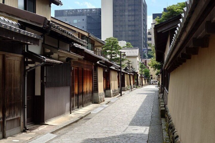 Full-Day Tour from Kanazawa: Samurai, Matcha, Gardens and Geisha