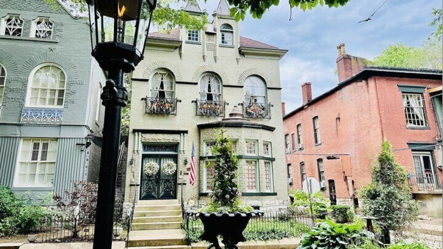 Explore Old Louisville's highlights and hidden pedestrian-only walking alleys like Belgravia Court on this introduction to the heart of the Victorian neighborhood.