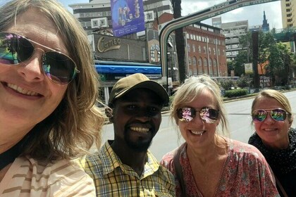 Nairobi city sights, Giraffe Encounters and Bomas Kenya Tour