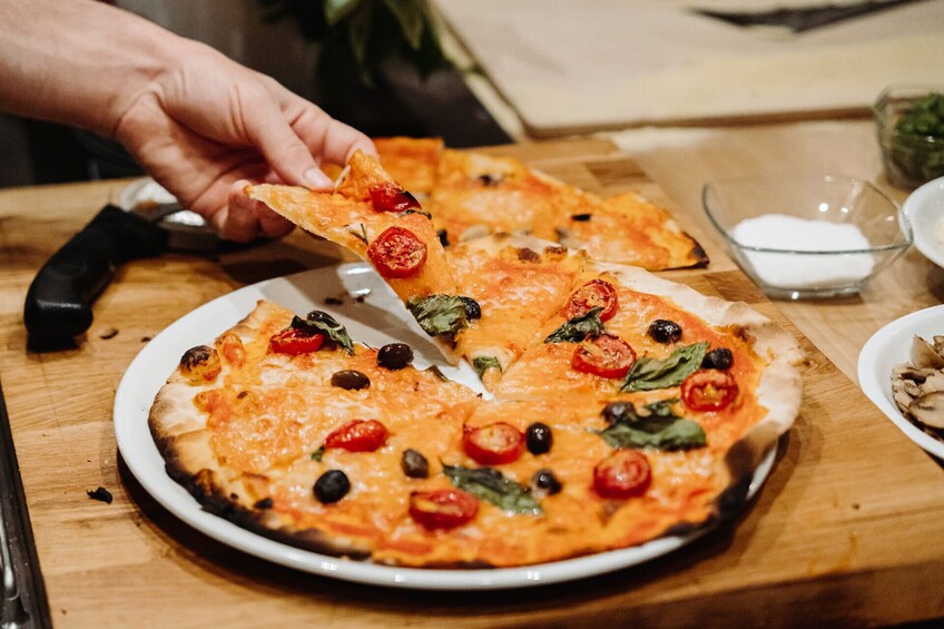 Rome Pizza Making Class & Dinner in Trastevere
