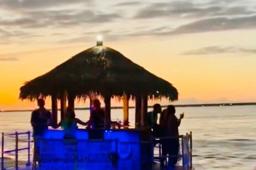 Lit on the Lagoon Glow and Tiki Bar Cruise Tour in Panama City