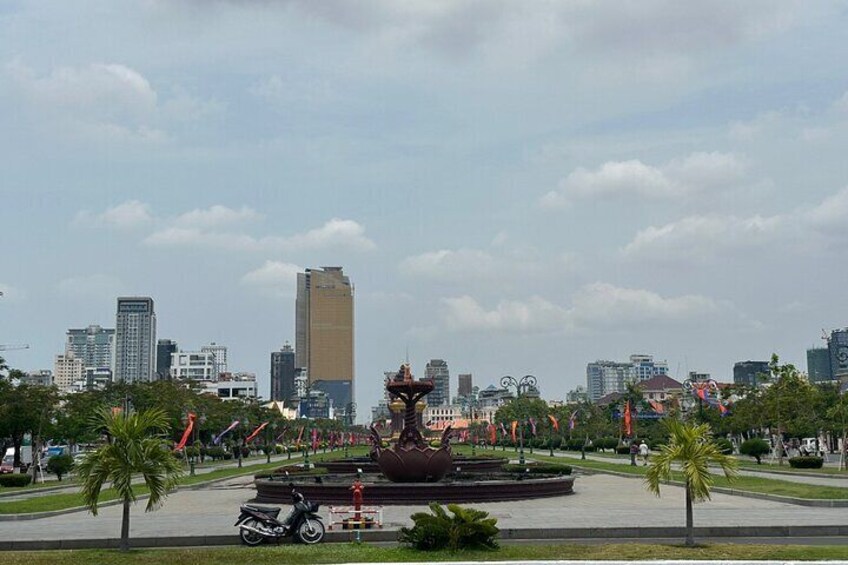 3 Hours Private Morning Market and Art Tour in Phnom Penh