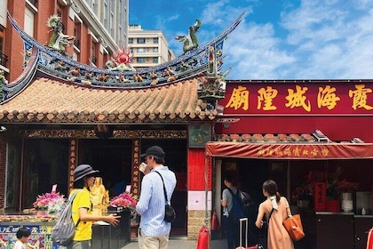 2-Hour Private Dadaocheng Walking Tour