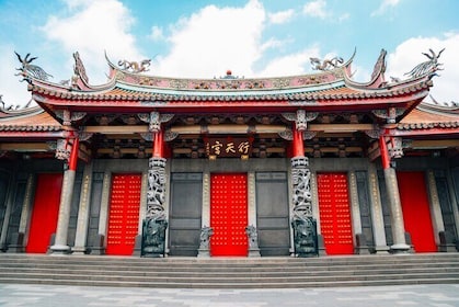 2-Hour Vegetarian Private Walking Tour - Xingtian Temple