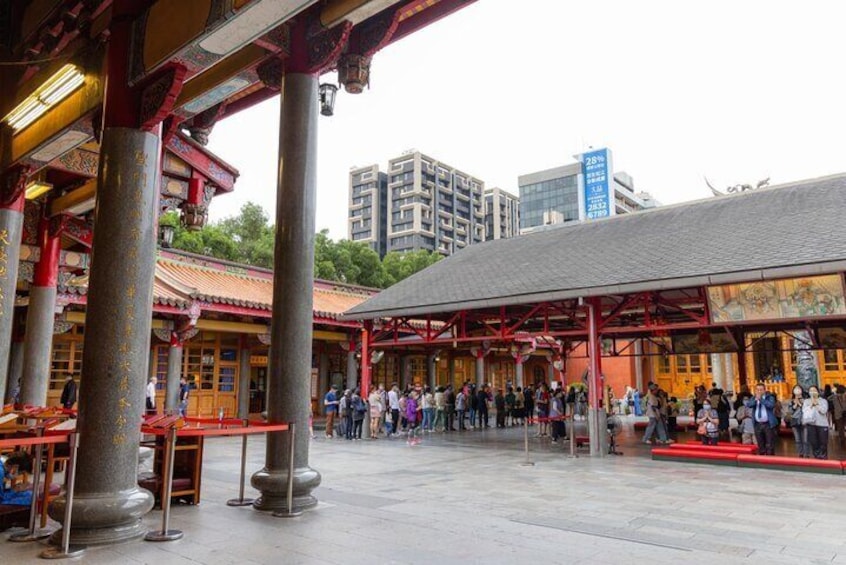 2-Hour Vegetarian Private Walking Tour - Xingtian Temple