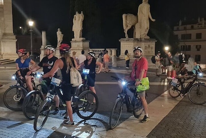 Visite nocturne guidée en vélo électrique avec gelato typique à Rome