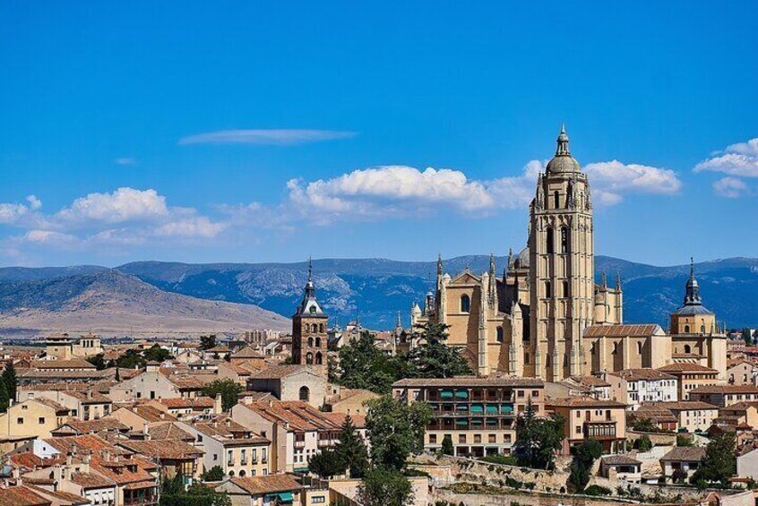 Private Walking Tour Old Town including Castle in Segovia