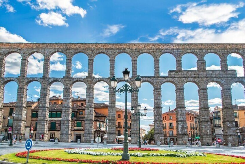 Private Walking Tour Old Town including Castle in Segovia