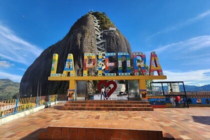 Tour to Guatapé Piedra del Peñol, with a cruise boat tour