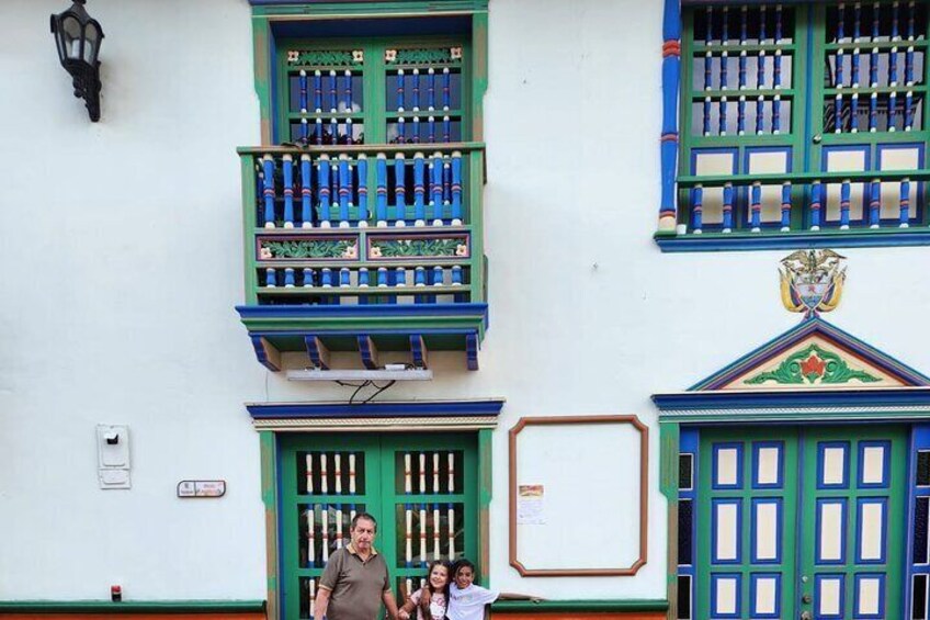 Tour to Guatapé Piedra del Peñol, with a cruise boat tour
