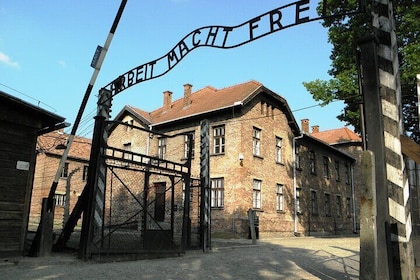 Auschwitz-Birkenau Guided Tour with Private Transport from Krakow