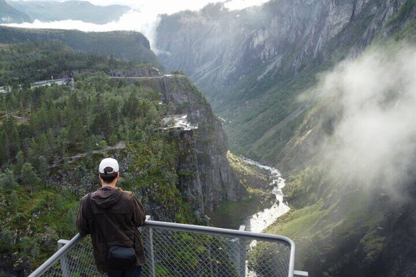 Watch as the water of Vøringsfossen flows into the Måbø Valley.