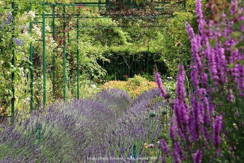 Visit Claude Monet's House: Giverny Private Day Trip from Paris