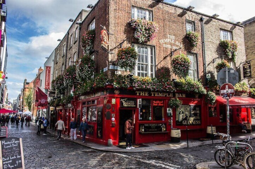 Discover Dublin's Whiskey Distilleries: Private Tasting Tour