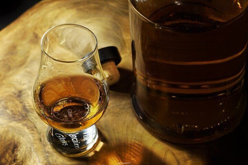 Discover Dublin's Whiskey Distilleries: Private Tasting Tour