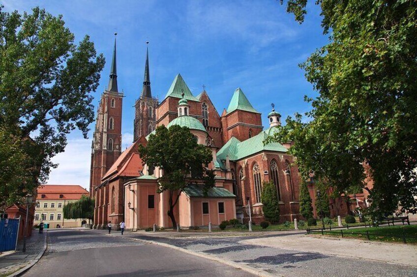 Wroclaw Jewish History Tour with Synagogue and Cemetery