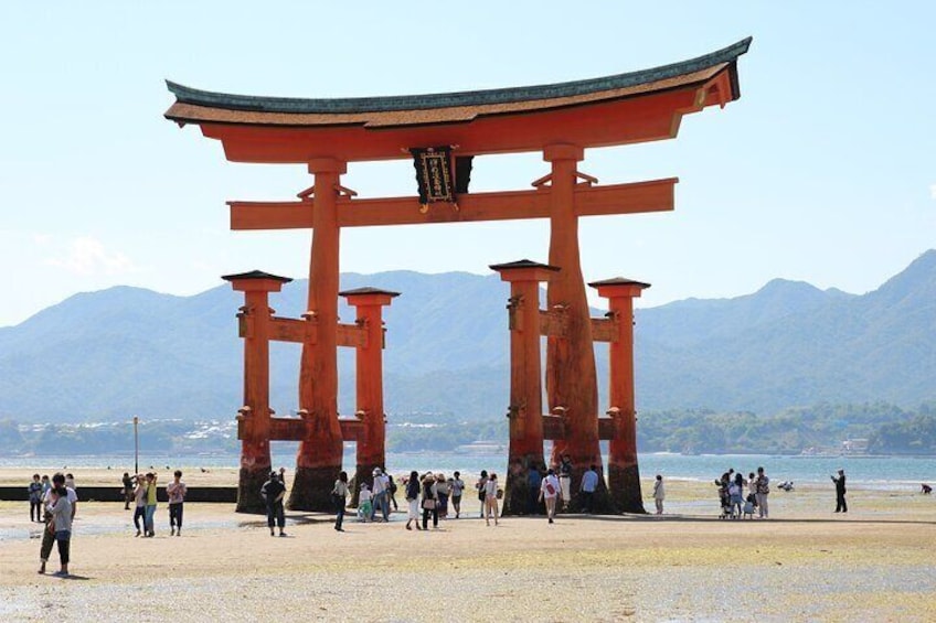 1-Day Private Sightseeing Tour in Hiroshima and Miyajima Island