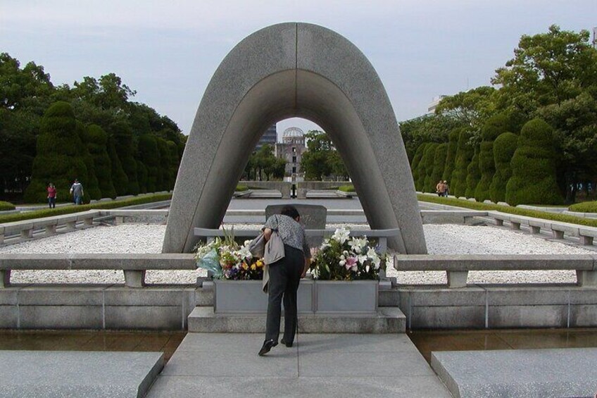 1-Day Private Sightseeing Tour in Hiroshima and Miyajima Island