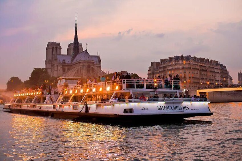 Visit Notre Dame’s Crypt with an archeologist + River Cruise