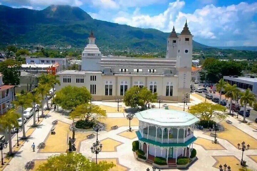 Visit the Parque Central and old Cathedral de San Felipe Apostol built before 1863