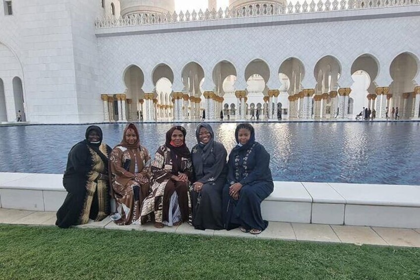 Abu Dhabi Sightseeing Tour From Dubai 