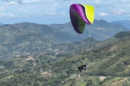 AMAZING Paragliding + Lunch Tour Near Medellin Antioquia