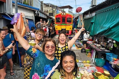 Private Tour to Railway Market and Damnoen Saduak Floating Market