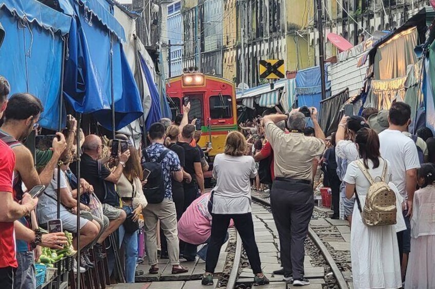 Private Tour to Railway Market and Damnoen Saduak Floating Market