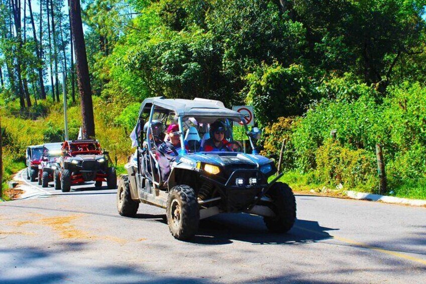 Private Guided Adventure in 4x4 Car to Waterfall in Valle de Bravo