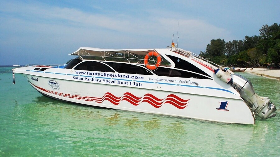 Travel from Koh Kradan to Koh Phi Phi by Satun Pakbara Speed Boat