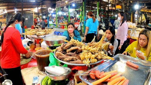 Recorrido gastronómico callejero por Siem Reap en tuk Tuk con guía personal