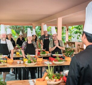 Clase privada de cocina en Camboya y recorrido por el pueblo flotante