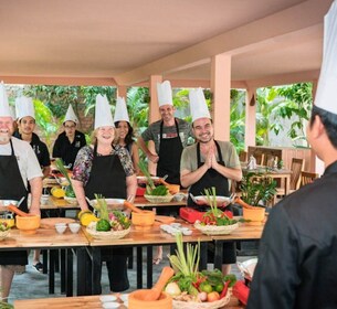 Clase de Cocina Privada en Camboya y Visita a un Pueblo Flotante