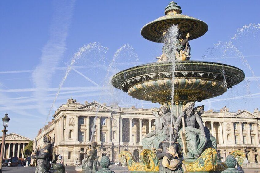 Fountain at Place Concorde Paris