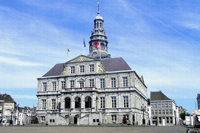 Full-Day Historical Tour in Maastricht from Amsterdam