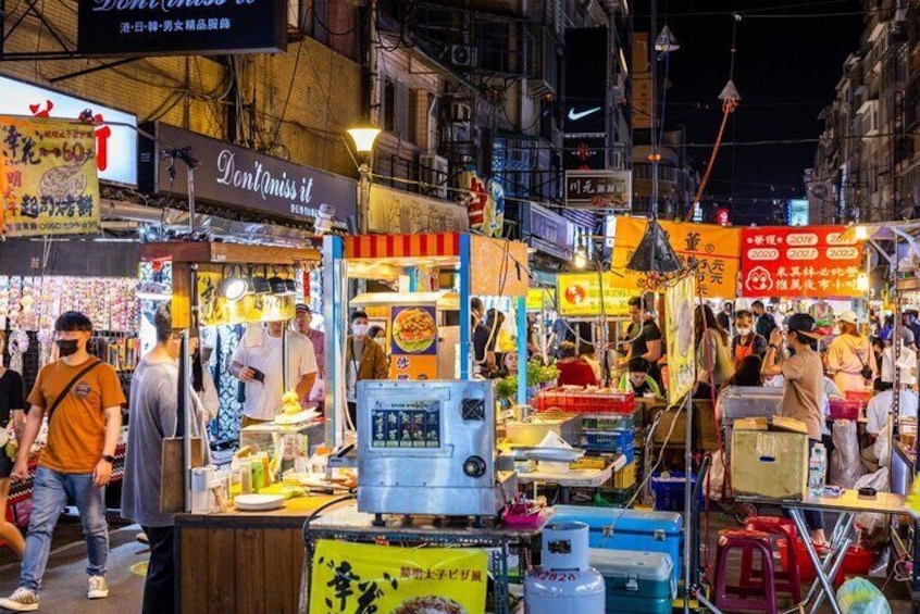 2-hr Raohe Night Market Walking Private Tour with a Tour Guide