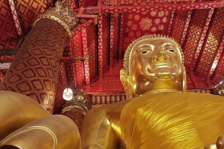 The buddha image at Wat Phanan Choeng Temple