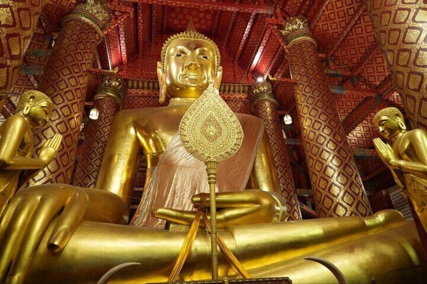 The buddha image at Wat Phanan Choeng Temple