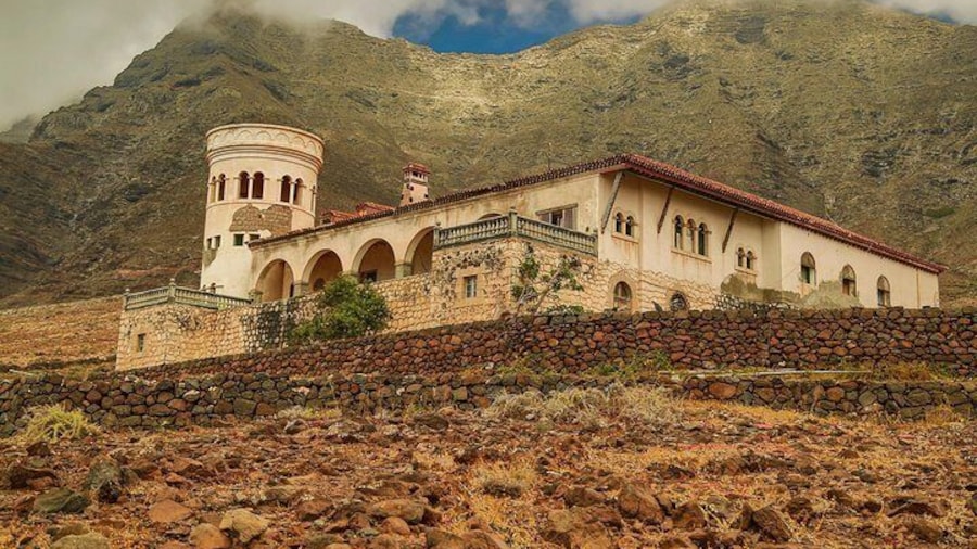 Fuerteventura: Cofete Beach and "Villa Winter" VIP Tour