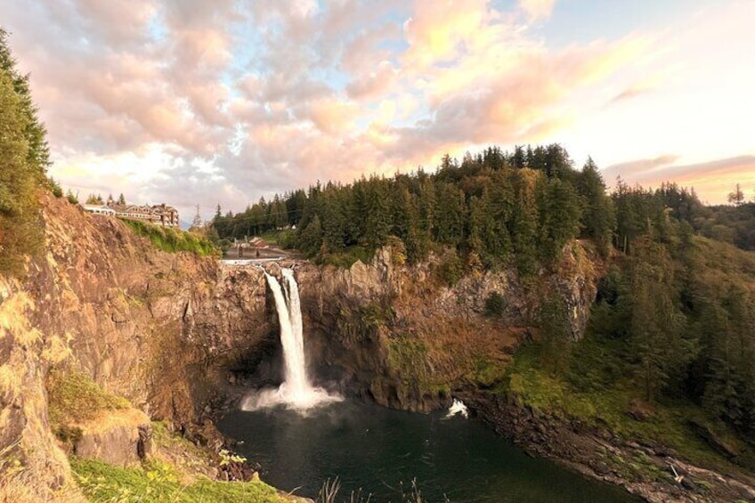 The Best of Seattle and Majestic Snoqualmie Waterfalls in one day