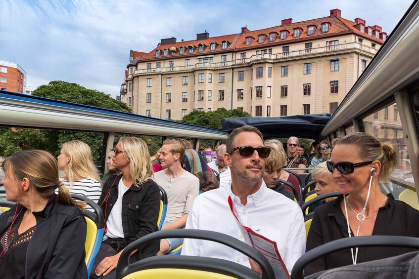 Stockholm: Walking Tour and Hop-on Hop-off Bus Tour