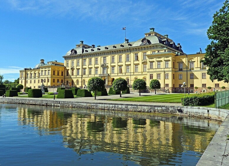 Picture 4 for Activity Stockholm: Walking Tour and Hop-on Hop-off Bus Tour