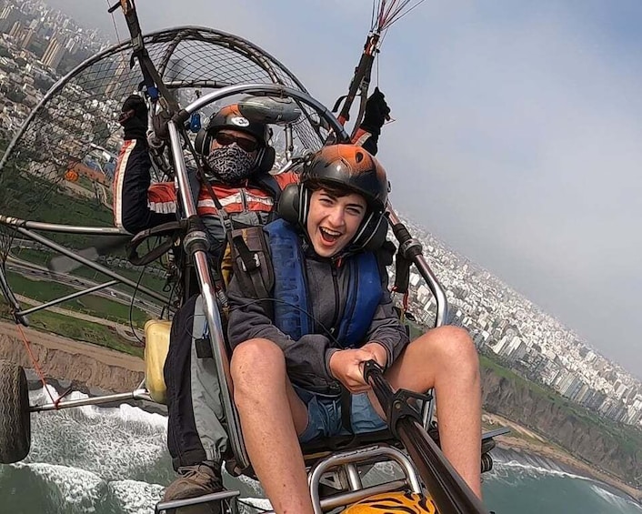 Picture 5 for Activity Lima: Paragliding Flight Over Costa Verde