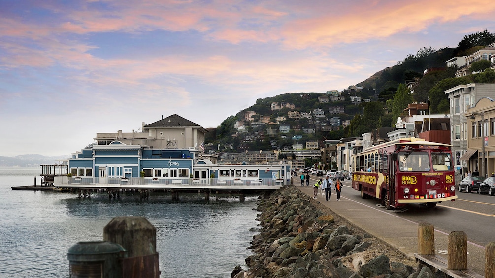 Big Bus tour on the coastline in San Francisco