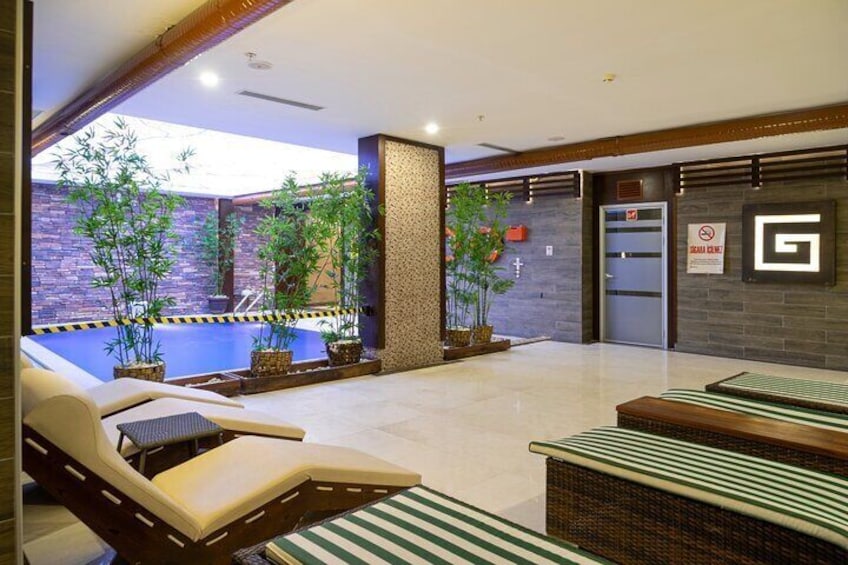 Istanbul: Private Turkish Bath,Massage , Sauna & Swimming Pool