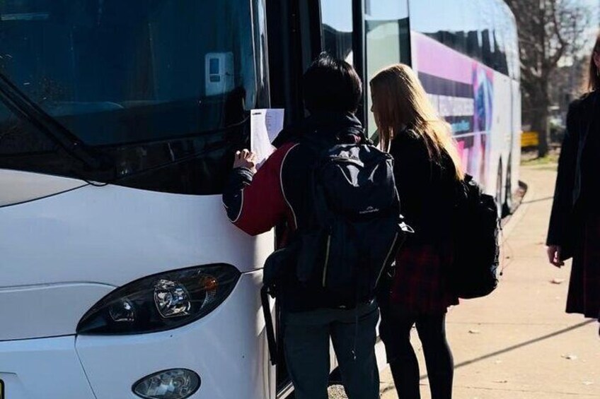 3 Hour Historical Tour of Canberra on VR BUS for Schools