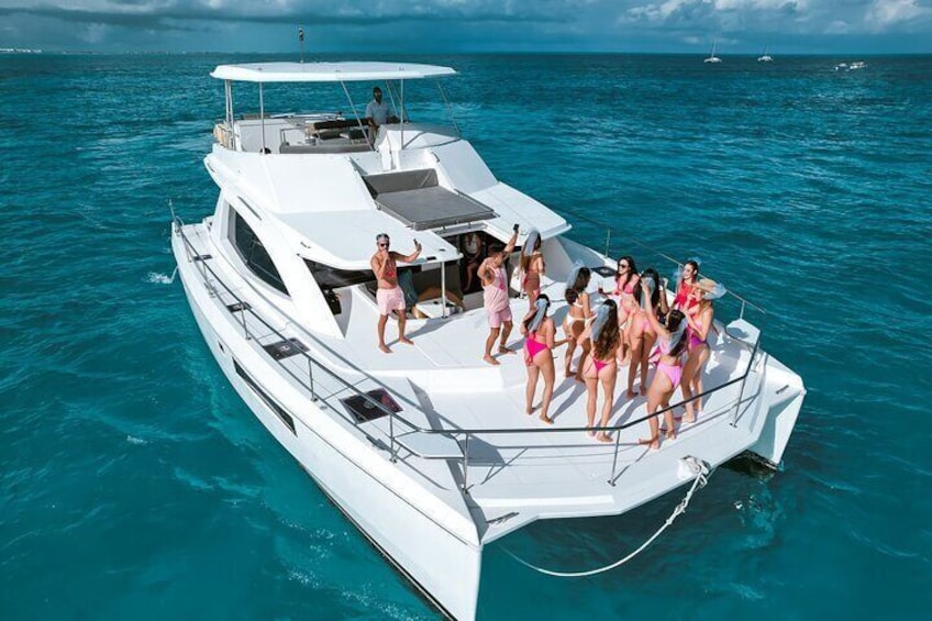 Bachelorette Party on Luxury Catamaran 51¨ Leopard , Cancún