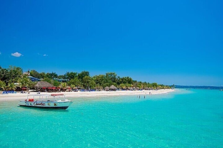 Seven Miles Beach & Rick’s Cafe Private Tour From Montego Bay