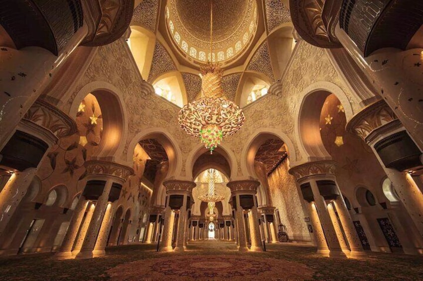 Abu Dhabi City Tour: Grand Mosque, Palace, Louvre & Ferrari