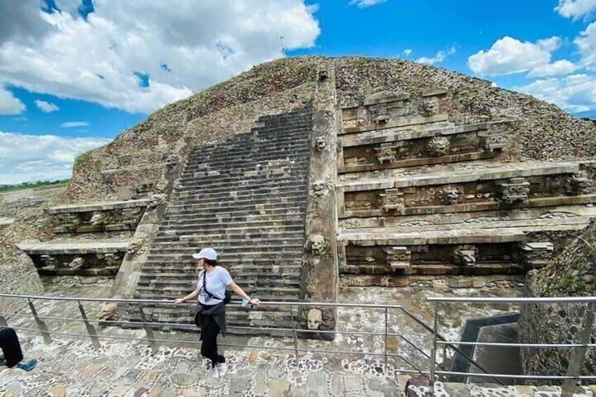 Private tour to Teotihuacan: rebuilding the past.